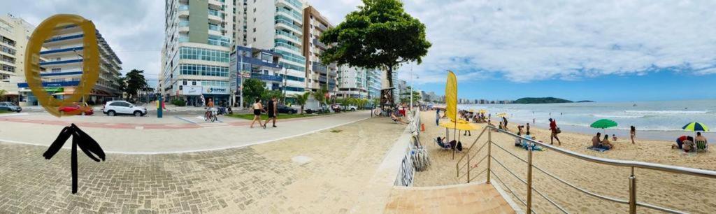 Suite Mar 210 - Economica E Compacta - Praia Do Morro - Predio Frente Mar Com Elevador, Atravessou A Avenida, Ja Esta Na Praia - Garagem - Internet 구아라파리 외부 사진